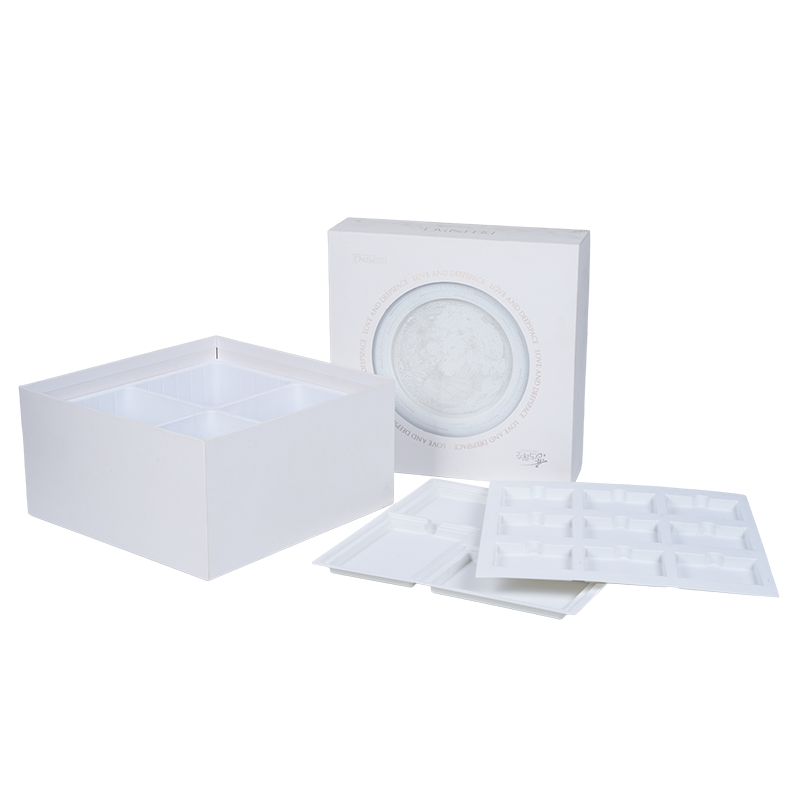 Caixa de música giratória em forma de livro com tema natalino